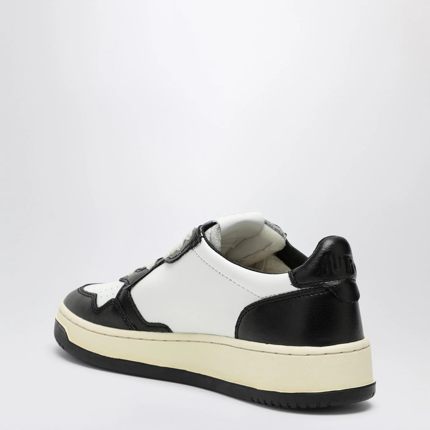Autry Medalist Low White/Black Leather Sneaker Women - Image 2