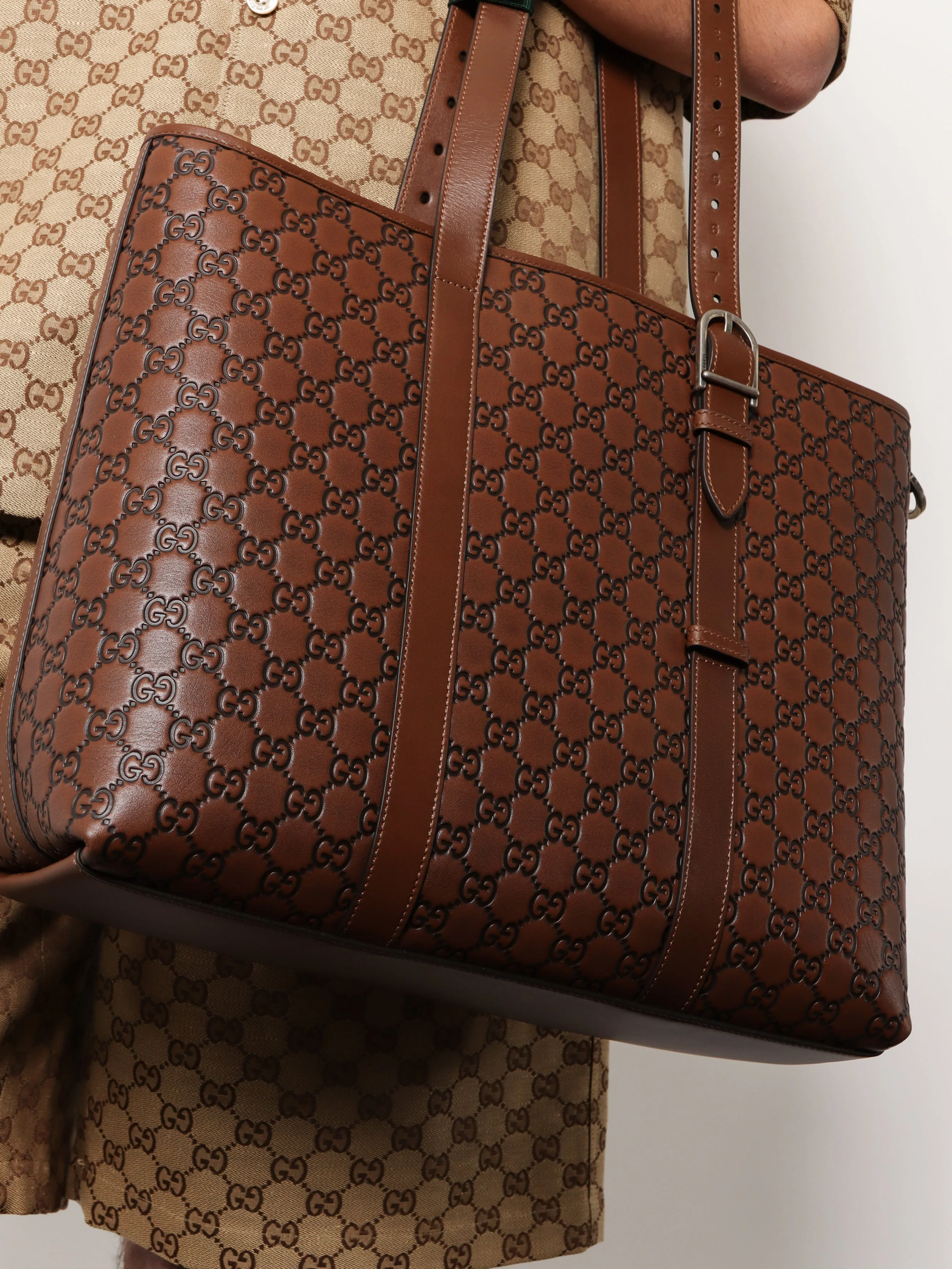 Gucci Men Gg Emblem Leather Shopping Bag - Image 2